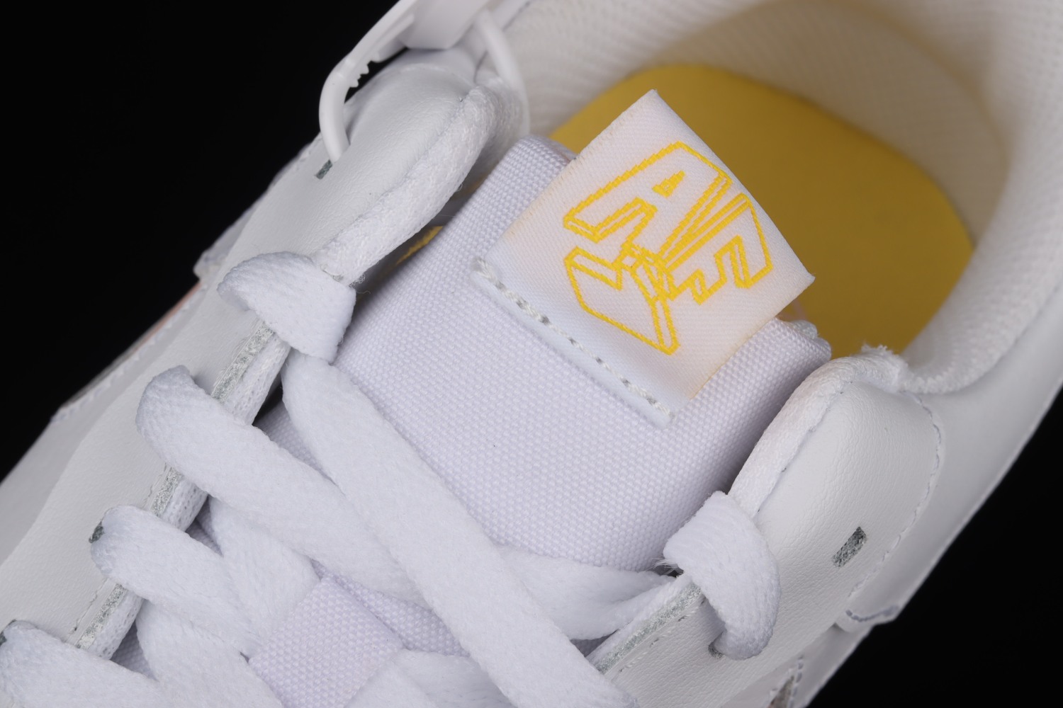 Nike Air Force 1 Pixel Arctic Orange (W)  DM3054-100