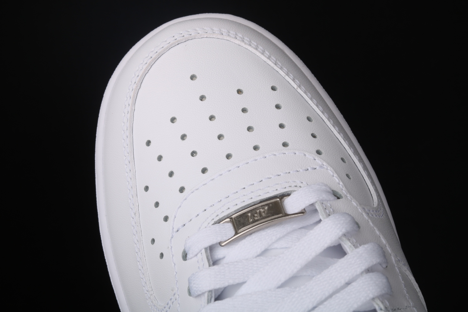 Nike Air Force 1 Mid White 