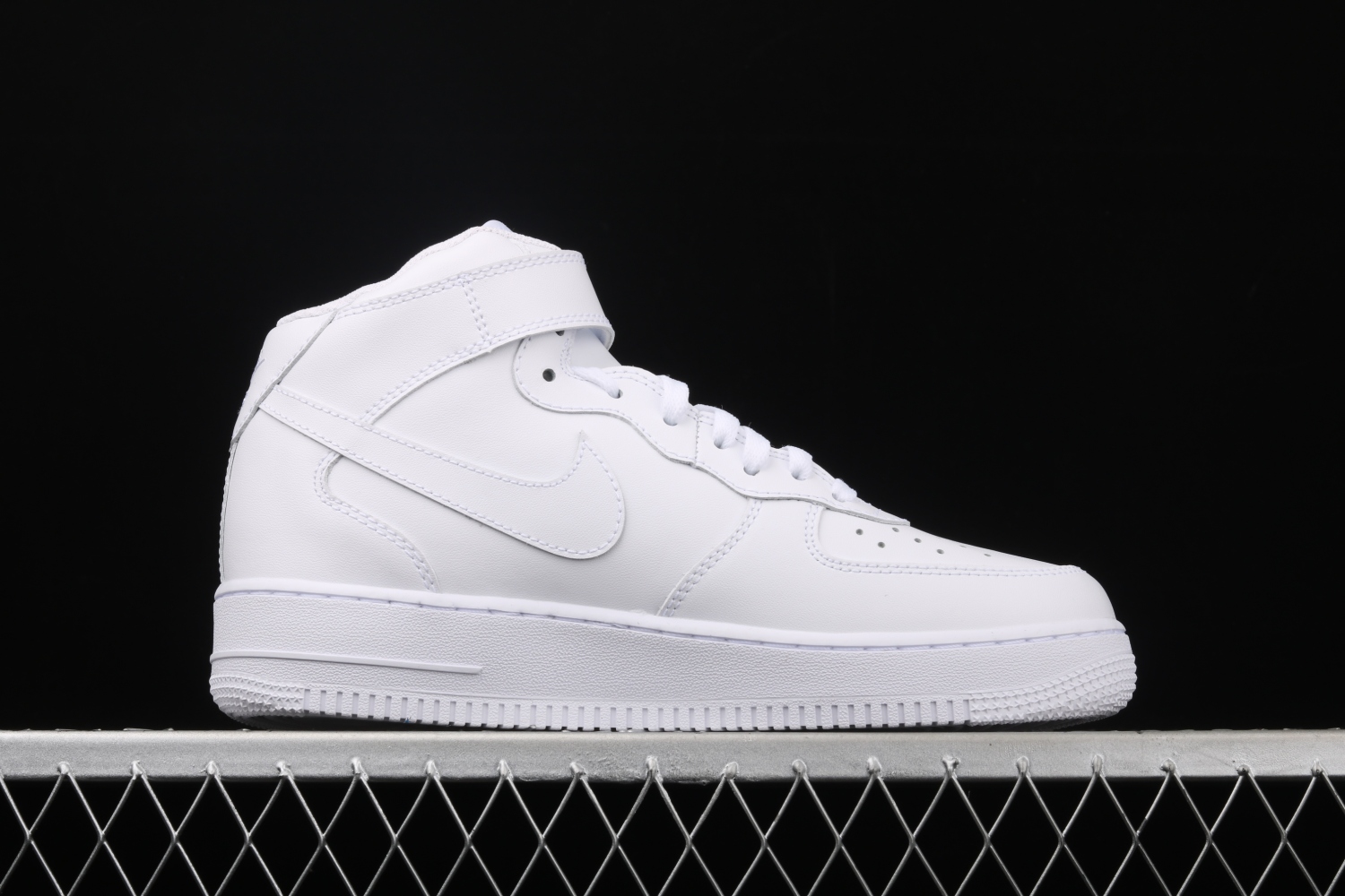 Nike Air Force 1 Mid White 