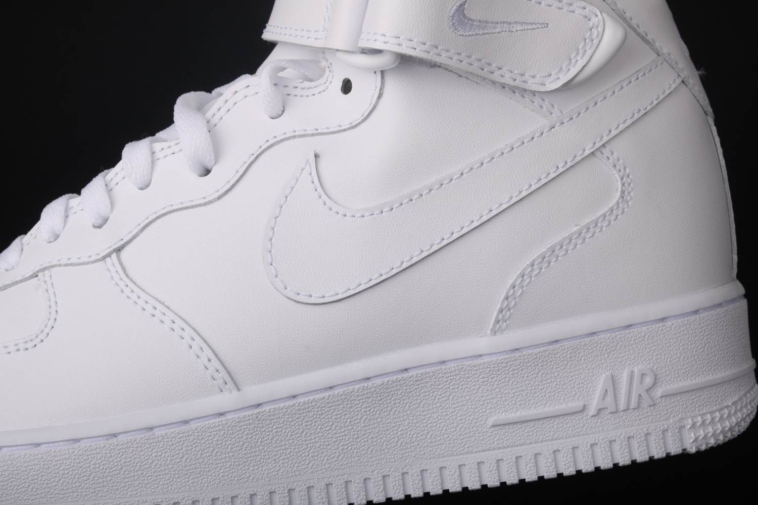 Nike Air Force 1 Mid White 