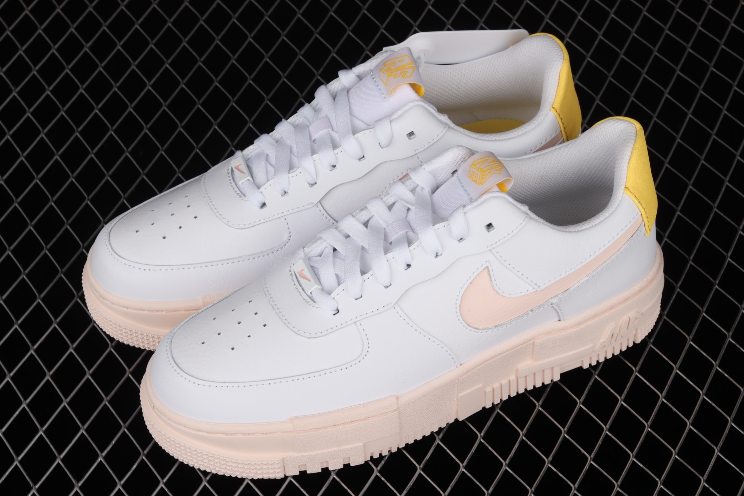 Nike Air Force 1 Pixel Arctic Orange (W)  DM3054-100