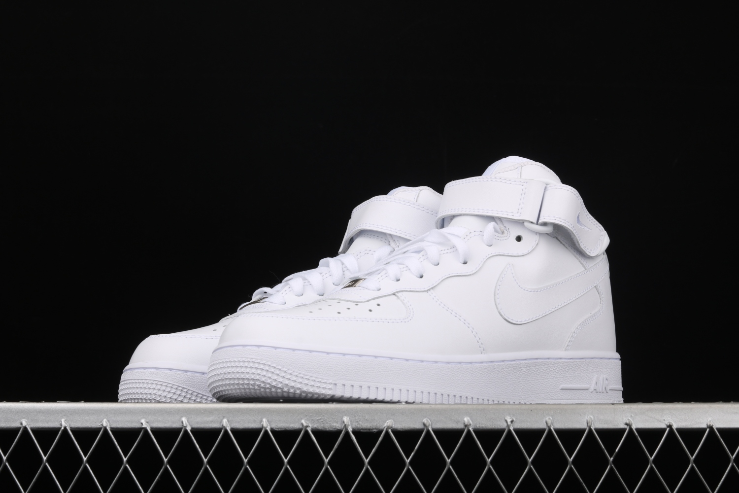Nike Air Force 1 Mid White 