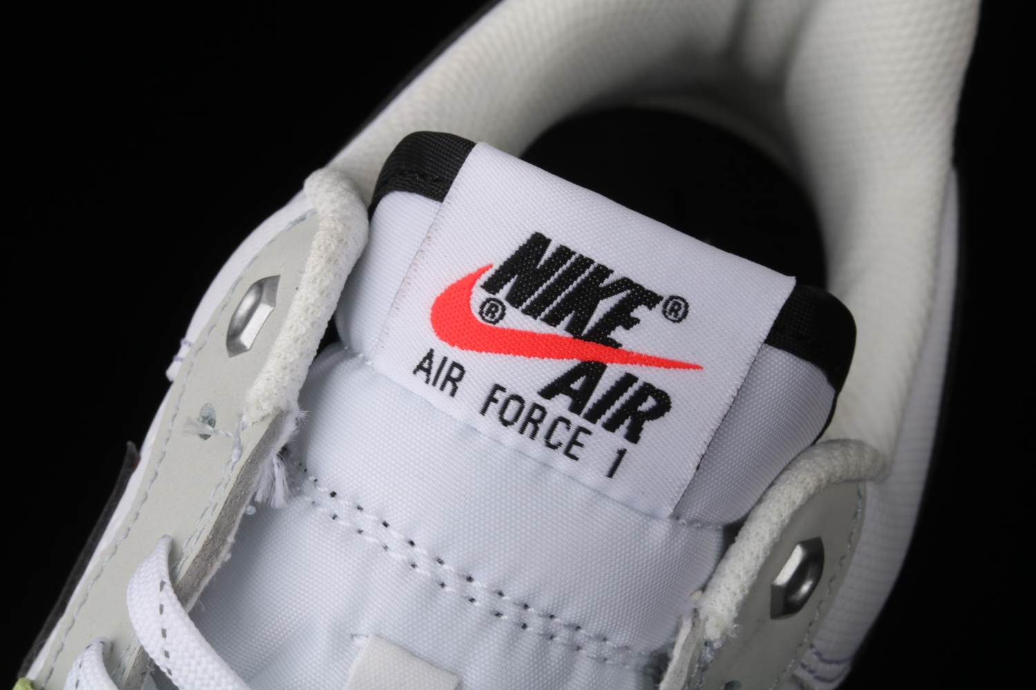 Nike Air Force 1 Low LV8 Swoosh Compass (GS)  DC2532-100