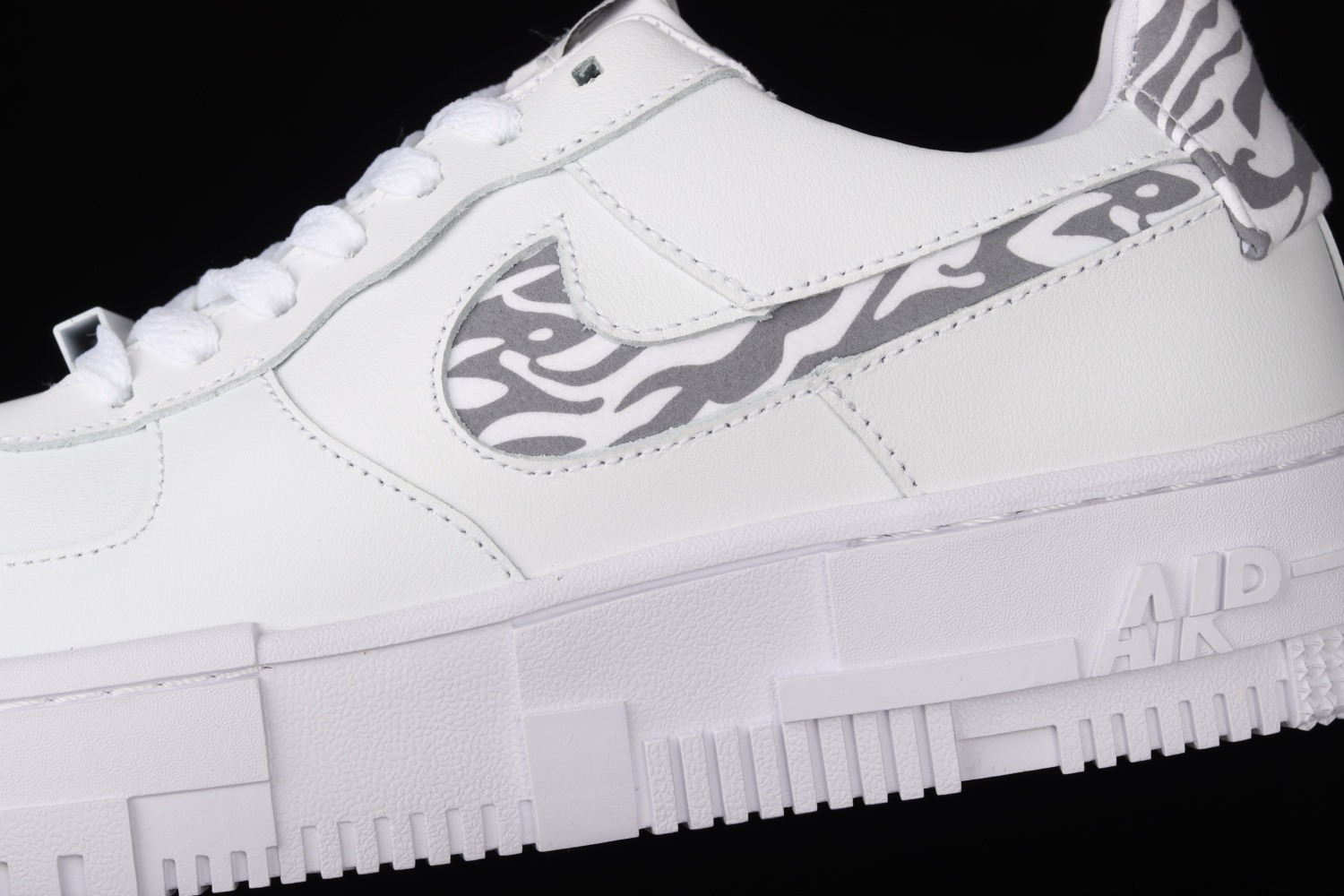 Nike Air Force 1 Low Pixel SE White Zebra (W) DH9632-100