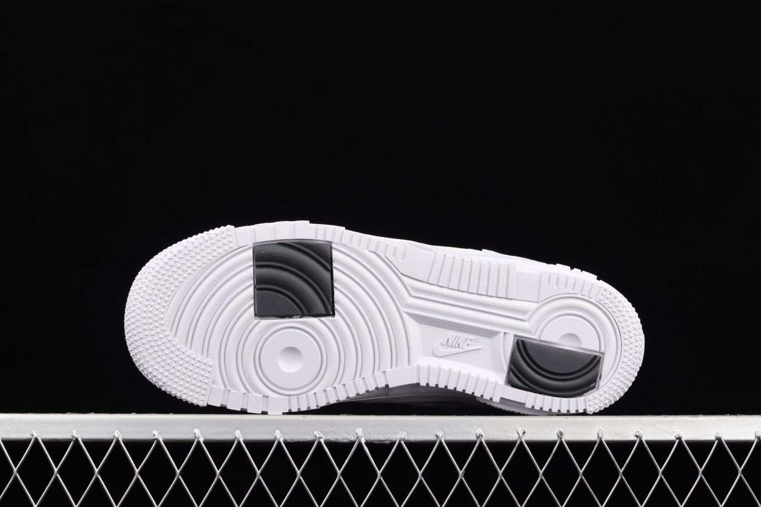 Nike Air Force 1 Low Pixel SE White Zebra (W) DH9632-100