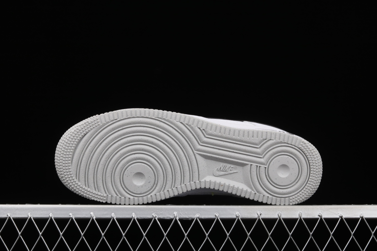 Nike Air Force 1 Low LV8 Swoosh Compass (GS)  DC2532-100