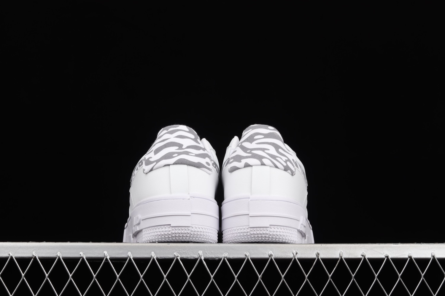Nike Air Force 1 Low Pixel SE White Zebra (W) DH9632-100