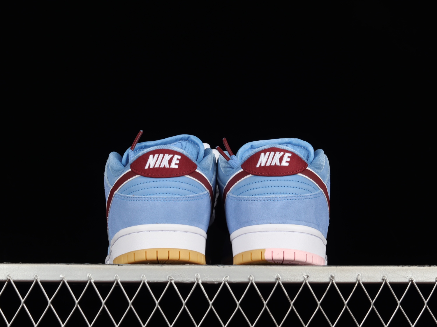 Nike SB Dunk Low Philadelphia Phillies DQ4040-400
