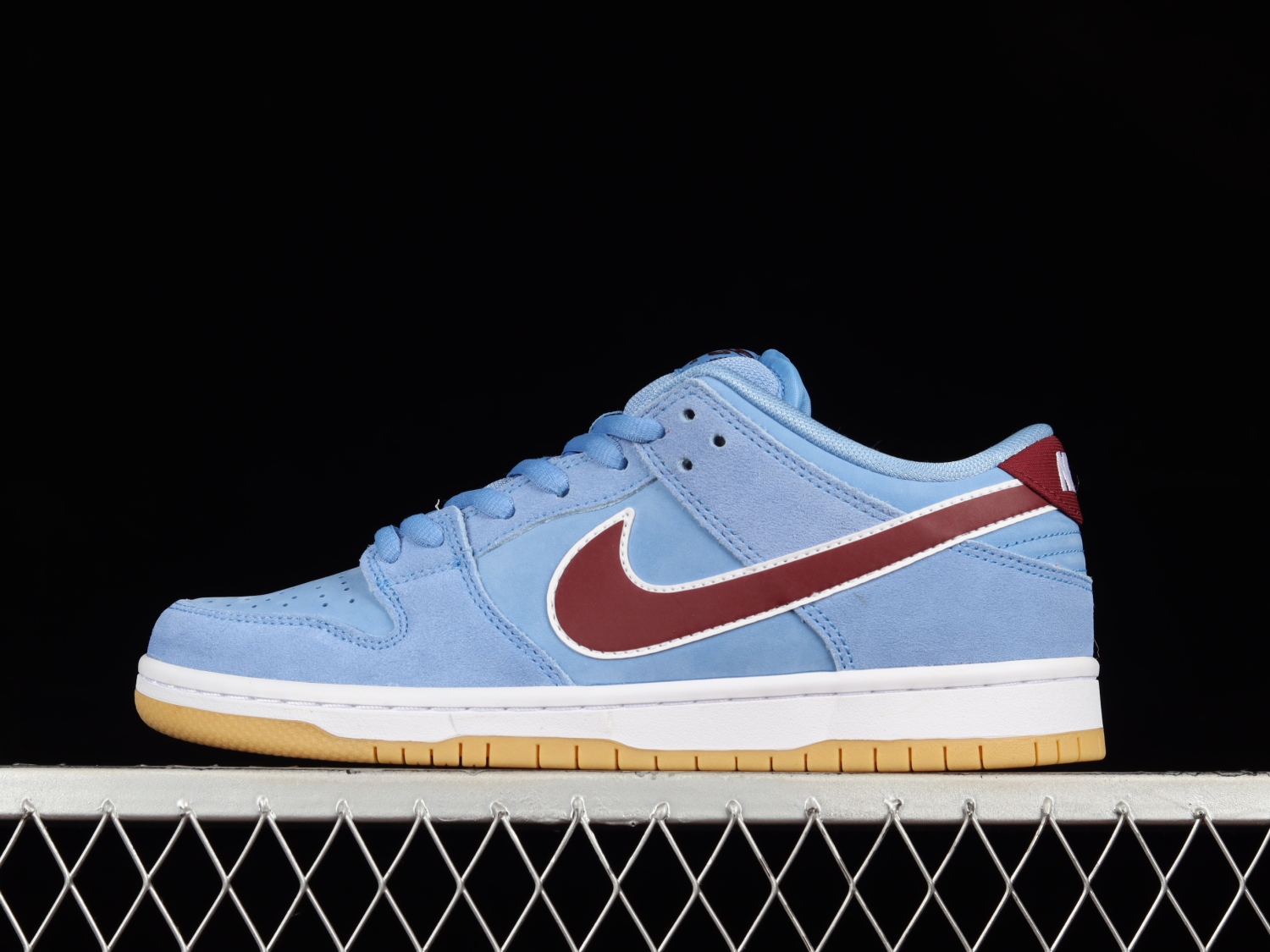 Nike SB Dunk Low Philadelphia Phillies DQ4040-400