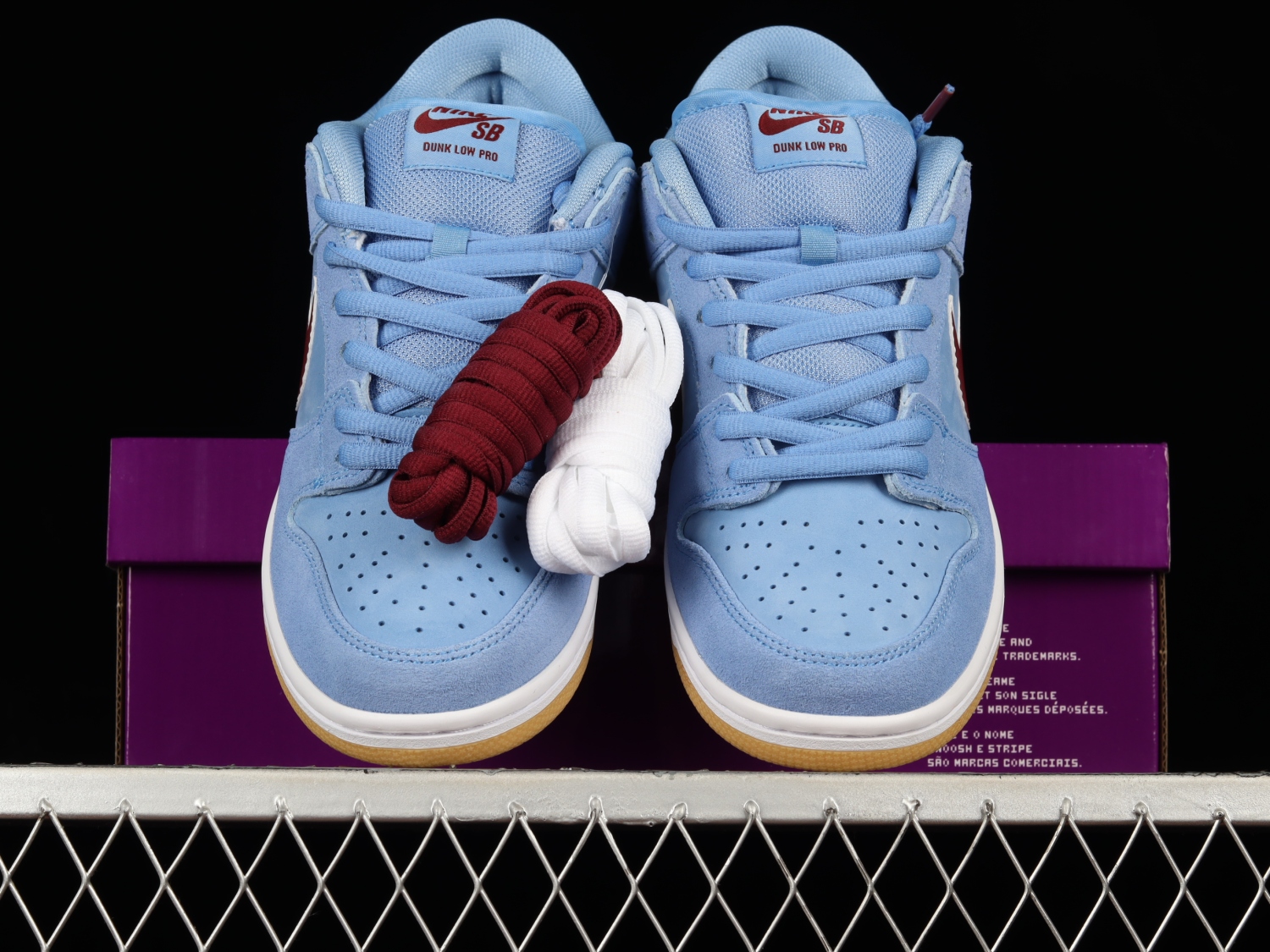 Nike SB Dunk Low Philadelphia Phillies DQ4040-400