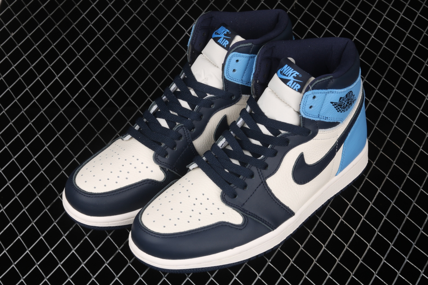 Jordan 1 Retro High Obsidian UNC 555088-140