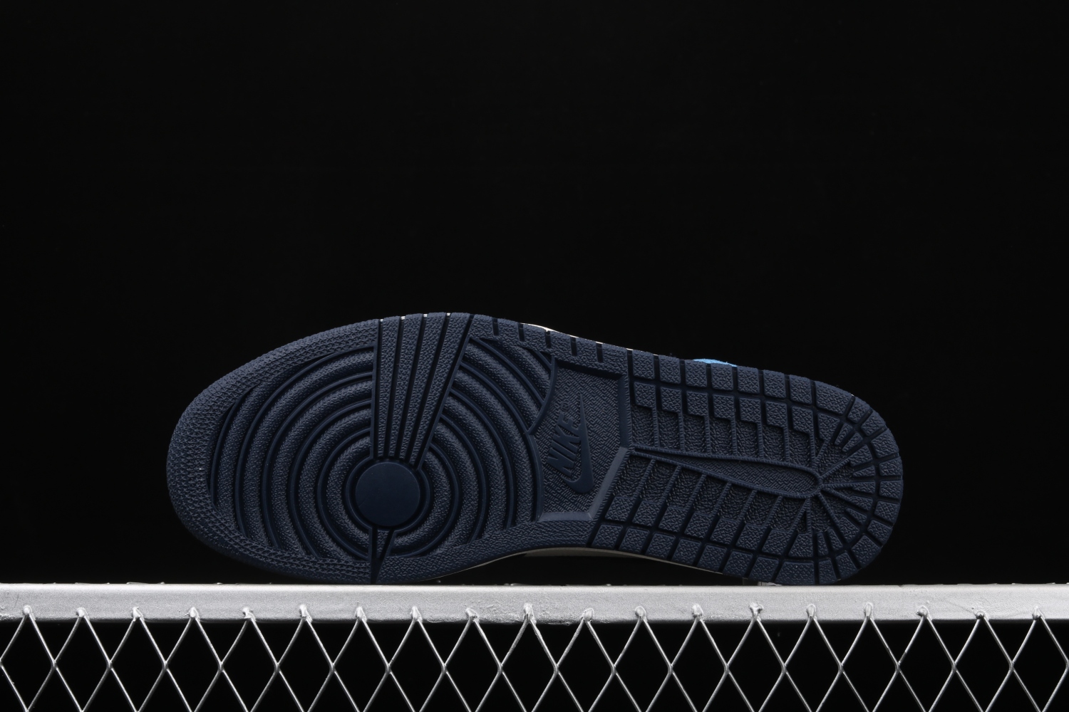 Jordan 1 Retro High Obsidian UNC 555088-140