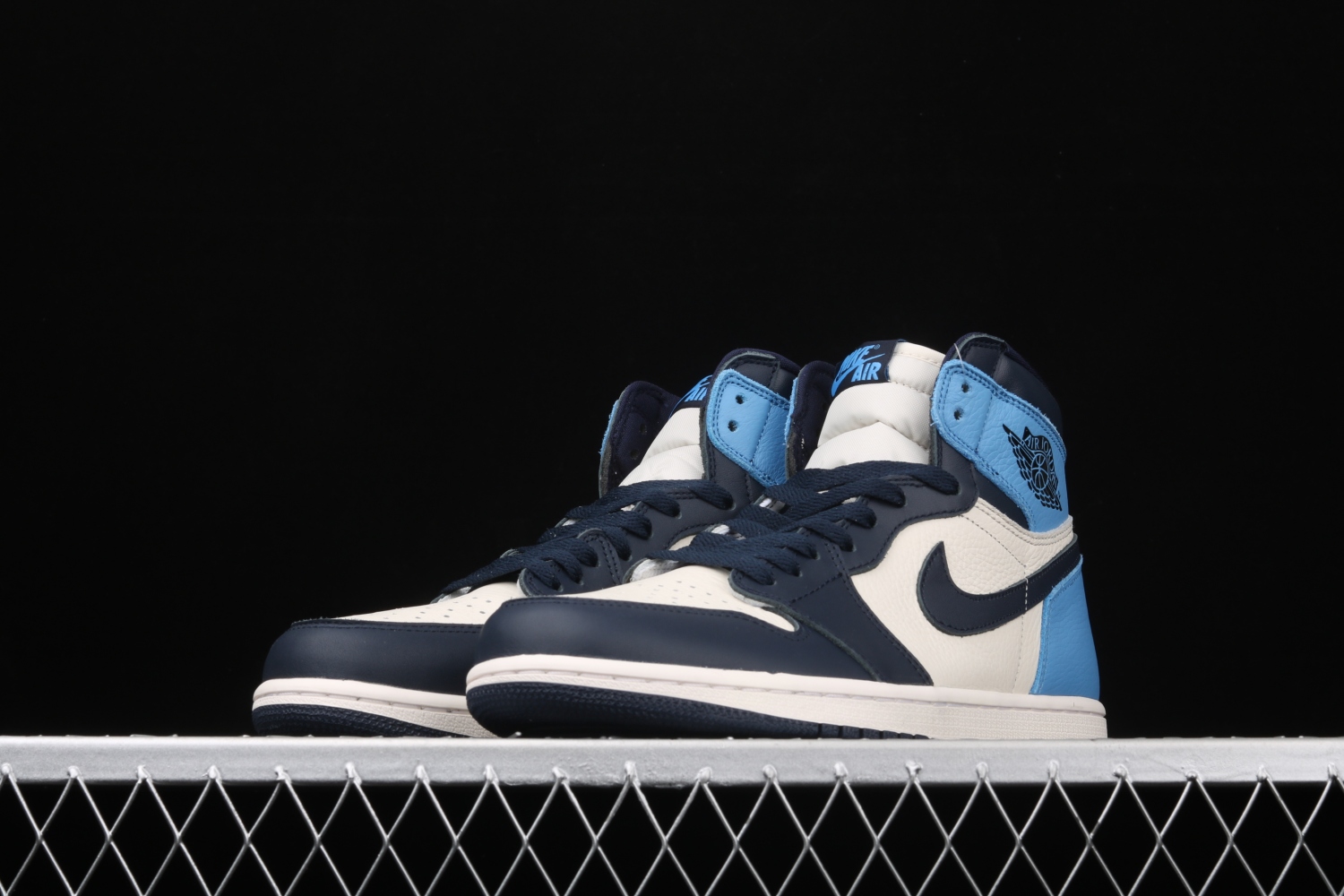 Jordan 1 Retro High Obsidian UNC 555088-140