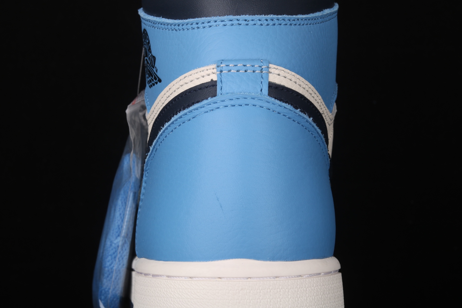 Jordan 1 Retro High Obsidian UNC 555088-140