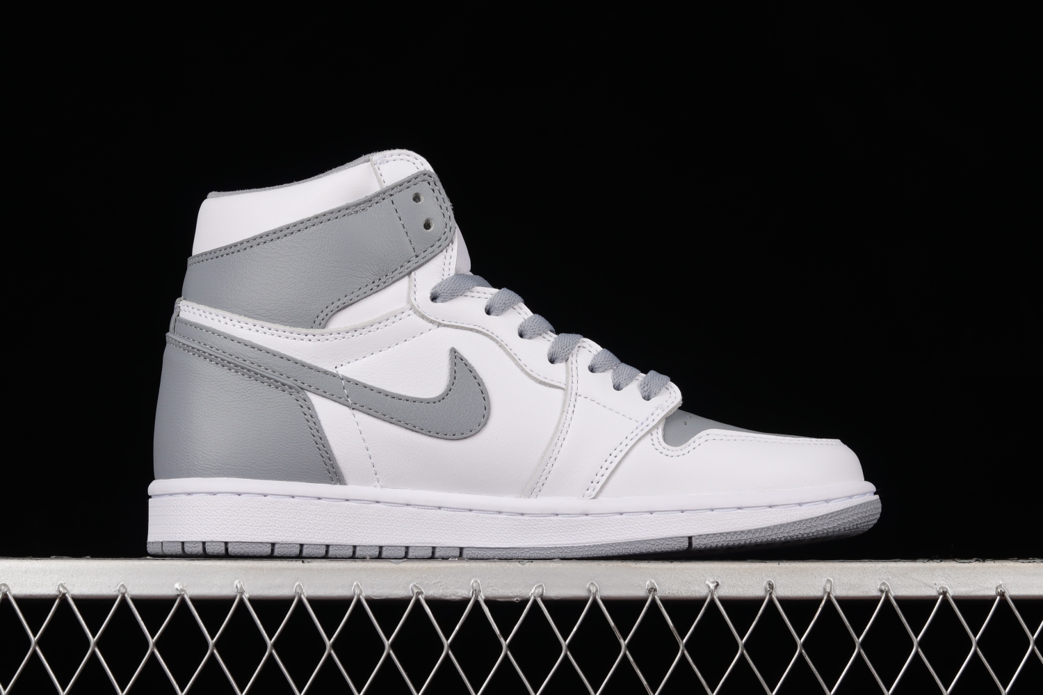 Jordan 1 Retro High OG Stealth 555088-037