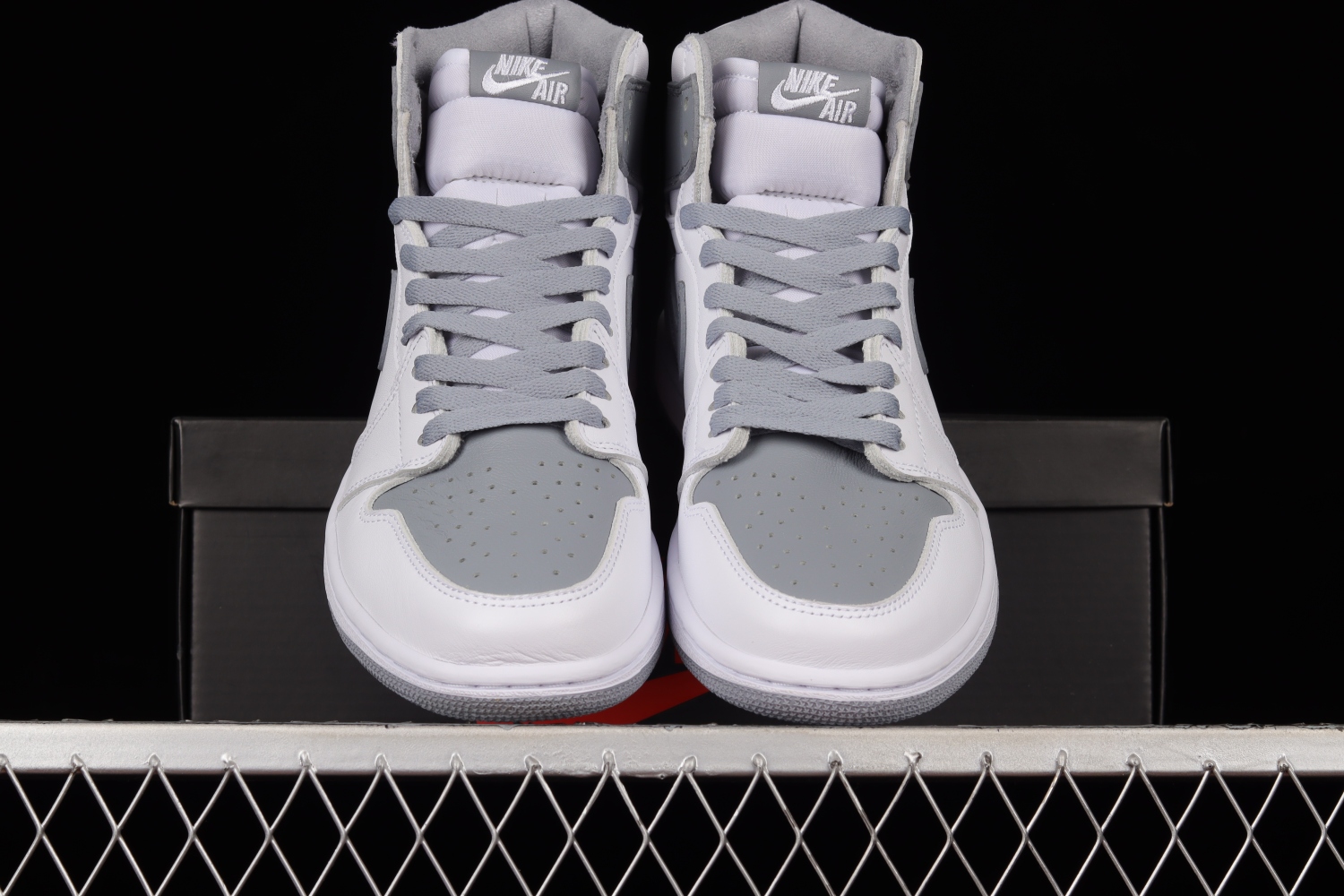Jordan 1 Retro High OG Stealth 555088-037