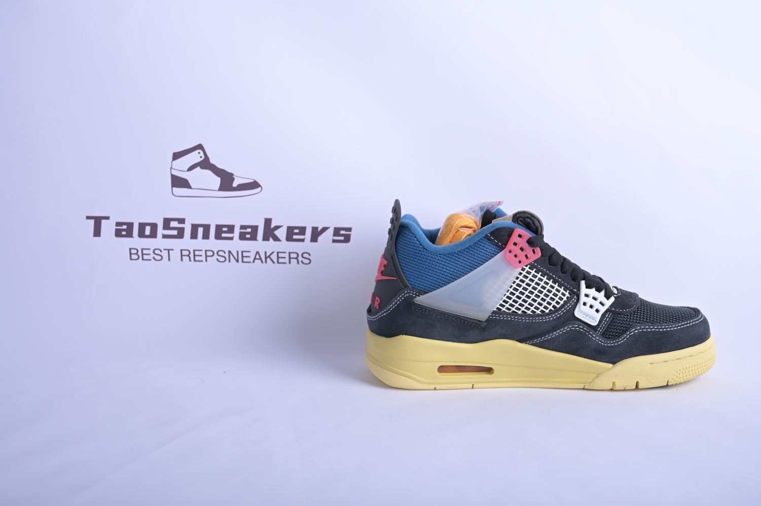 Jordan 4 Retro Union Off Noir DC9533-001