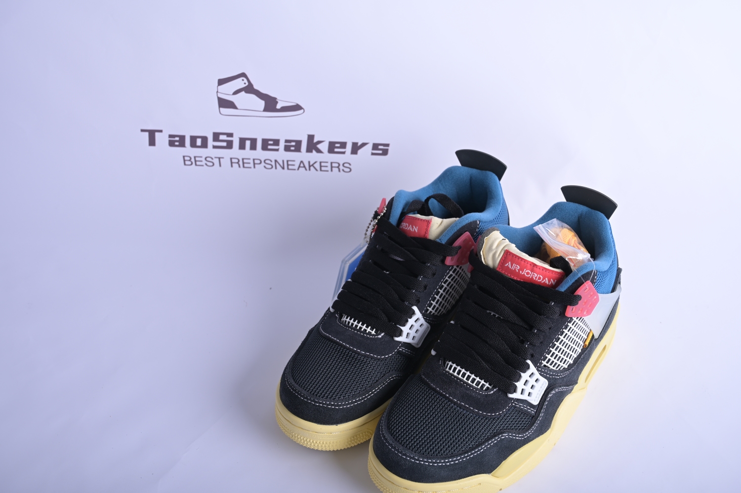 Jordan 4 Retro Union Off Noir DC9533-001