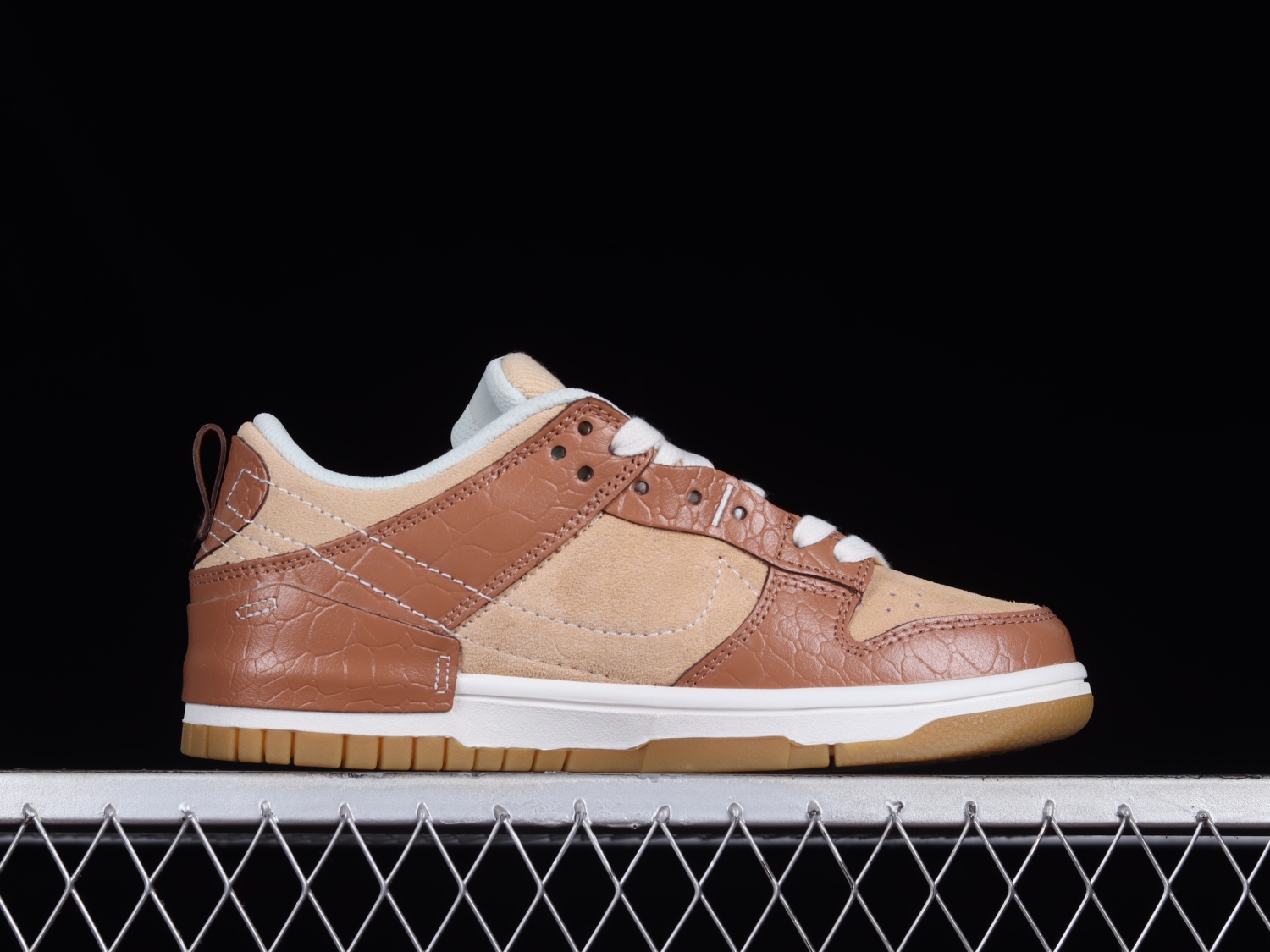 Nike Dunk Low Disrupt 2 SE Mineral Clay DV1026-215