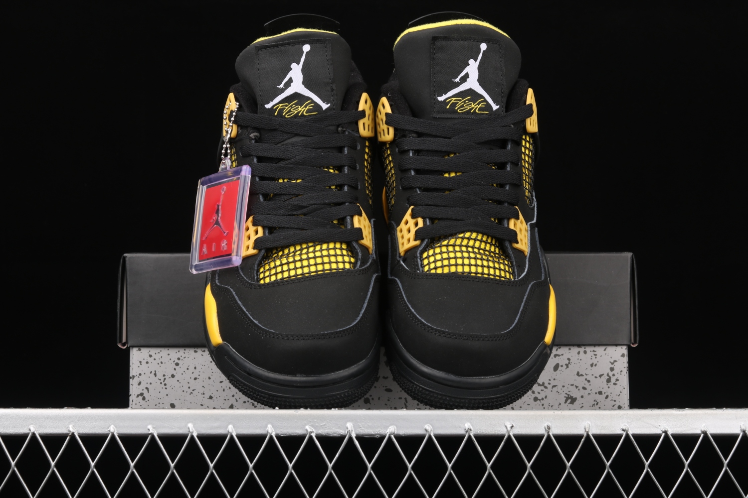Jordan 4 Retro Thunder (2012) 308497-008