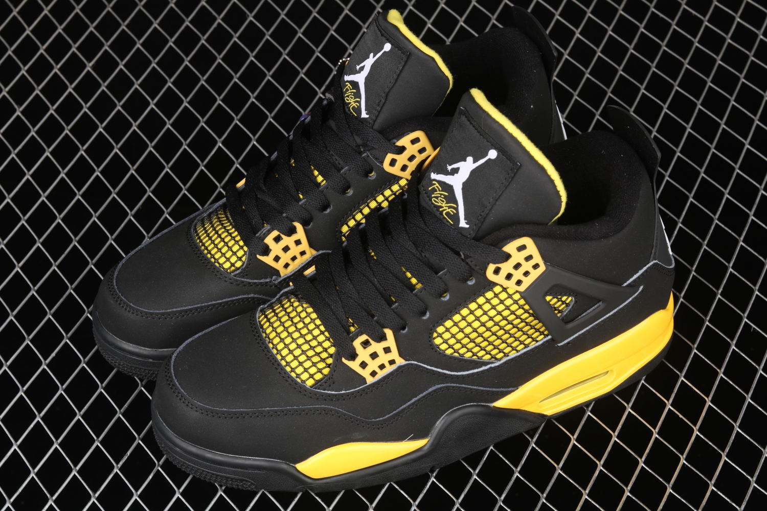 Jordan 4 Retro Thunder (2012) 308497-008