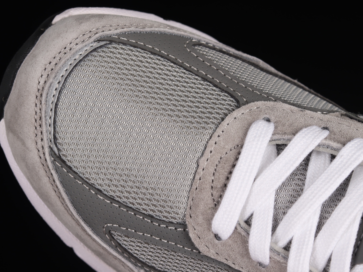 New Bal*nce 990v4 Grey M990GL4