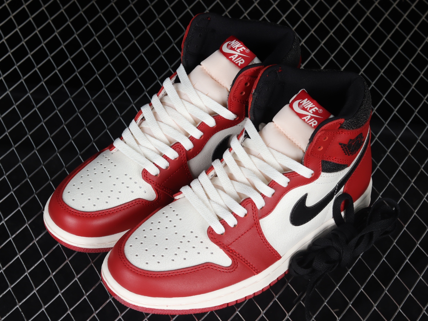 Jordan 1 Retro High OG Lost and Found DZ5485-612
