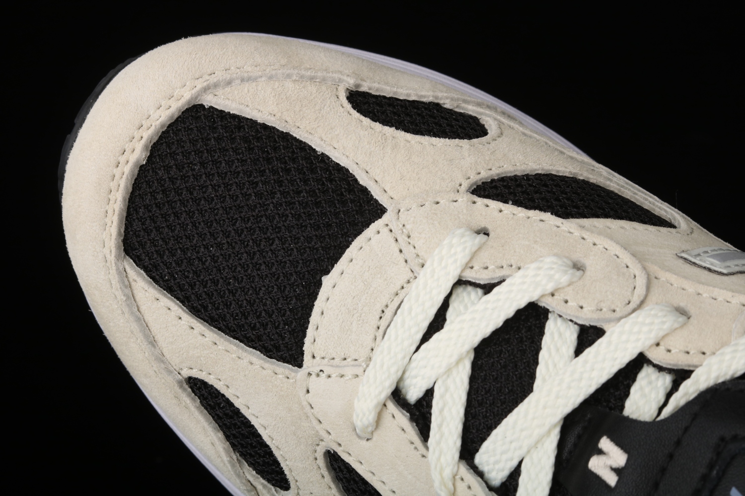 New Bal*nce 992 Studio FY7 M992YN2