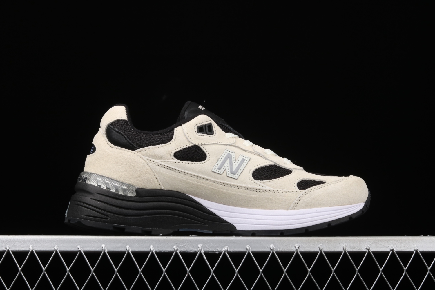 New Bal*nce 992 Studio FY7 M992YN2