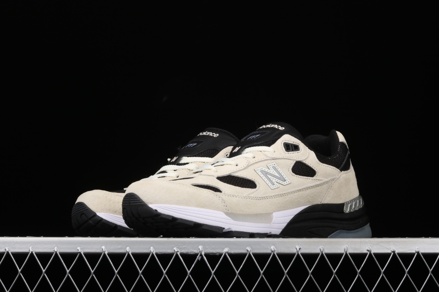 New Bal*nce 992 Studio FY7 M992YN2