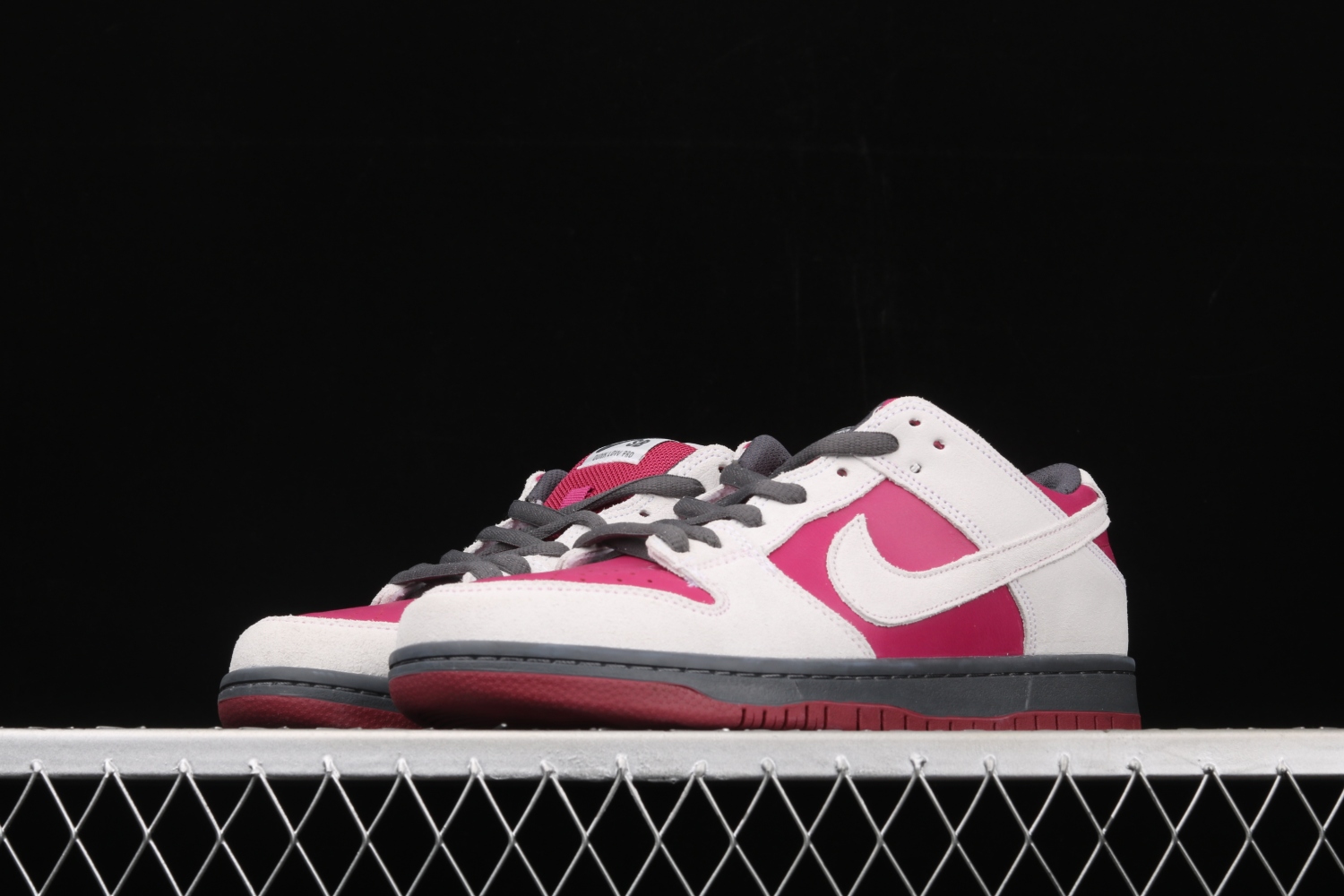 Nike SB Dunk Low Atmosphere Grey True Berry  BQ6817-001
