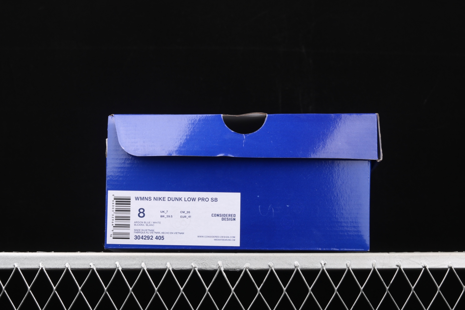 Nike SB Dunk Low Street Fighter Chun Li  304292-405