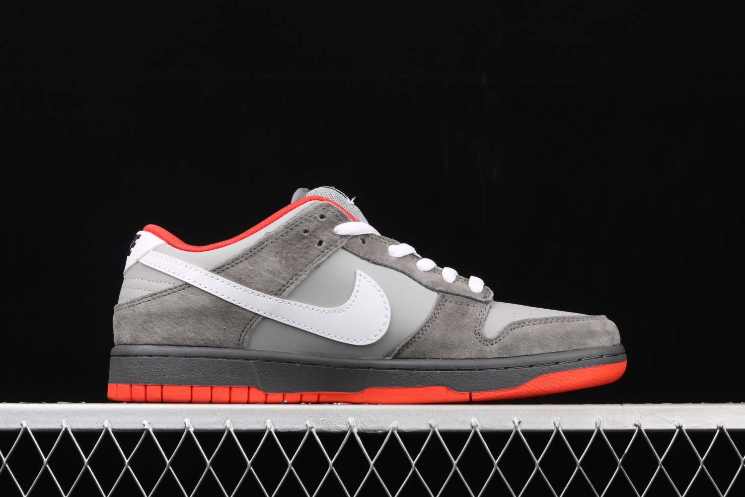 Nike SB Dunk Low Staple NYC Pigeon 304292-011