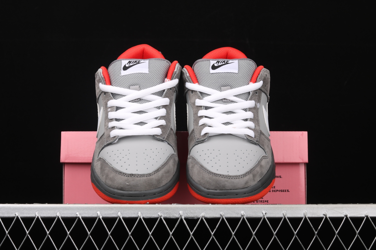 Nike SB Dunk Low Staple NYC Pigeon 304292-011