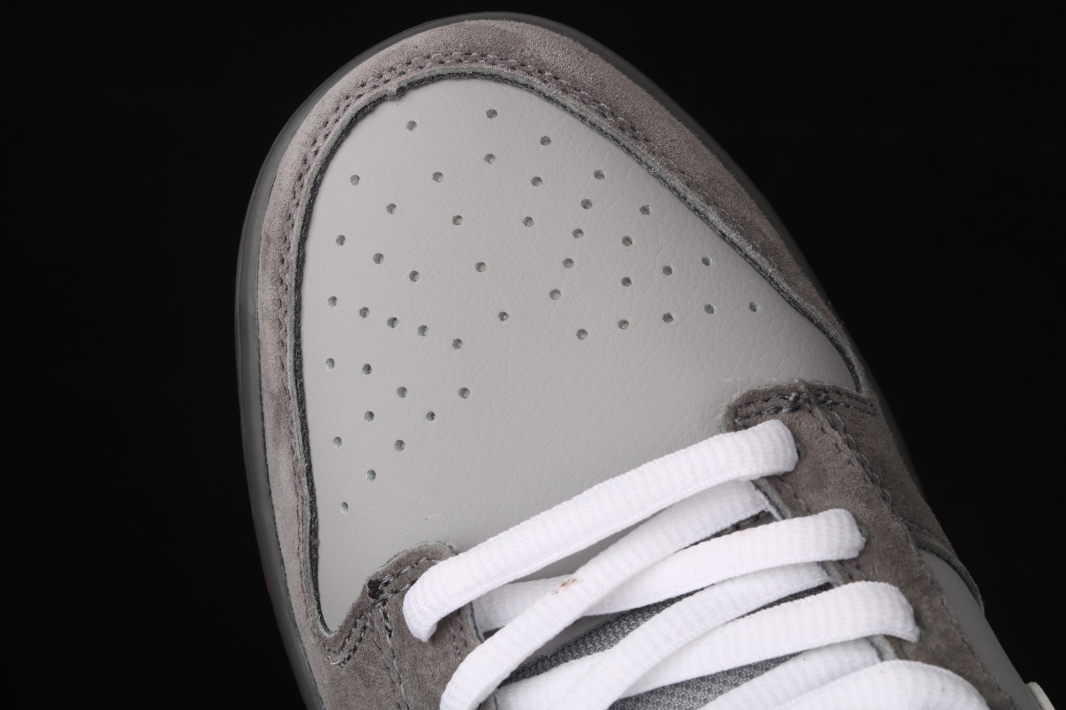 Nike SB Dunk Low Staple NYC Pigeon 304292-011