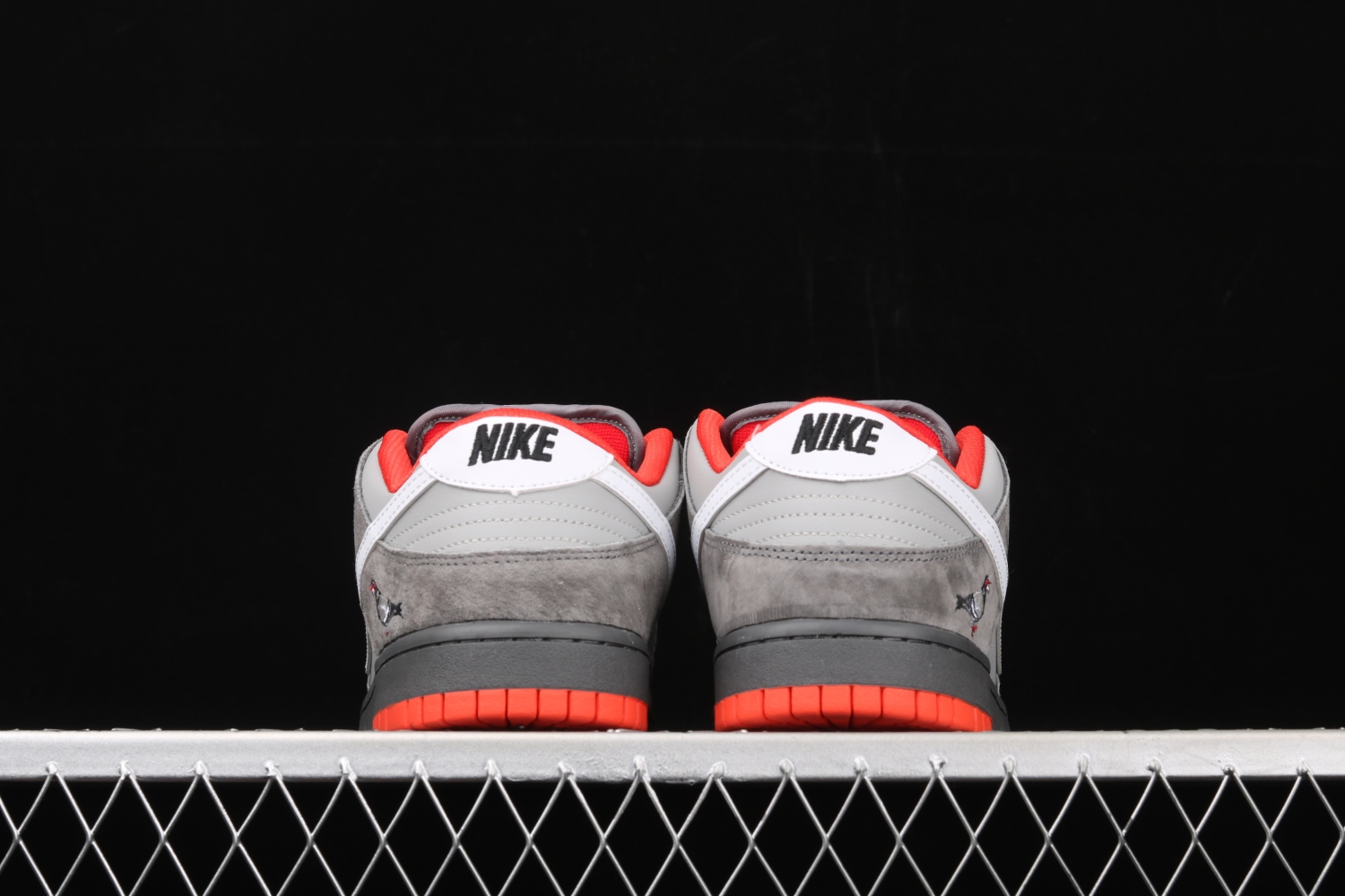 Nike SB Dunk Low Staple NYC Pigeon 304292-011