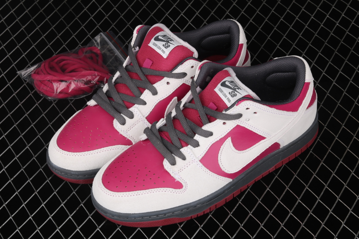 Nike SB Dunk Low Atmosphere Grey True Berry  BQ6817-001