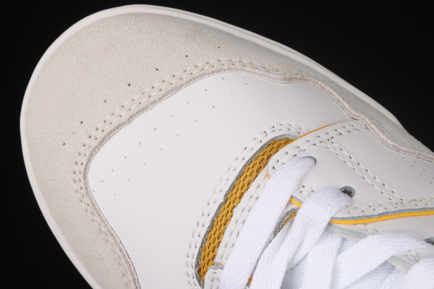 New Bal*nce 550 Sea Salt Varsity Gold BB550LA1