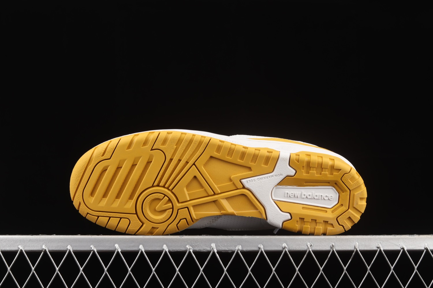 New Bal*nce 550 Sea Salt Varsity Gold BB550LA1