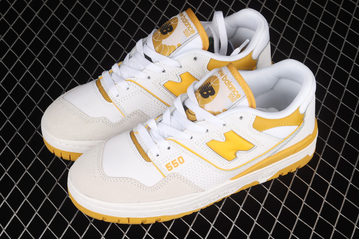 New Bal*nce 550 Sea Salt Varsity Gold BB550LA1