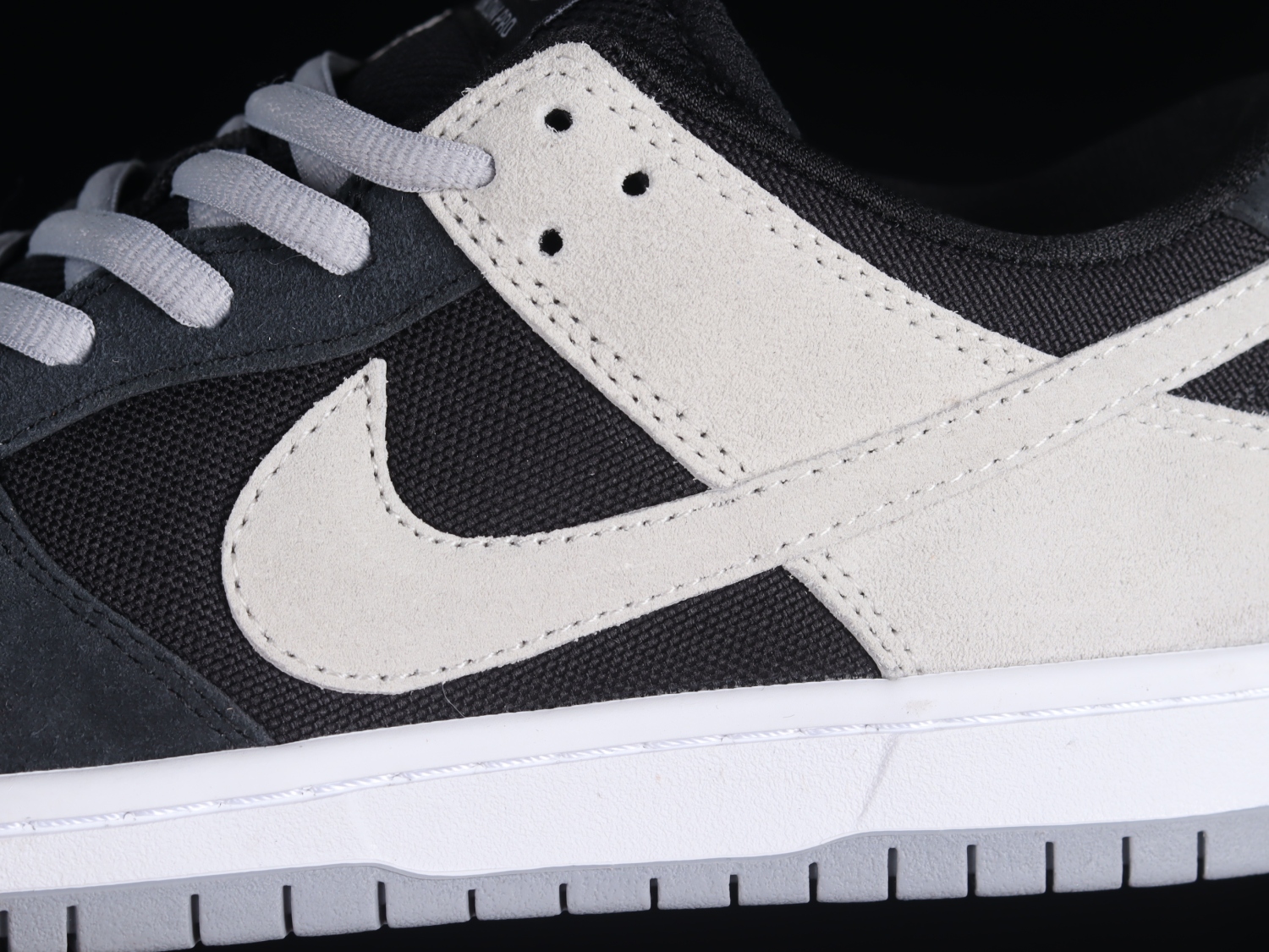 Nike SB Zoom Dunk Low Pro Black Wolf Grey White 854866-001
