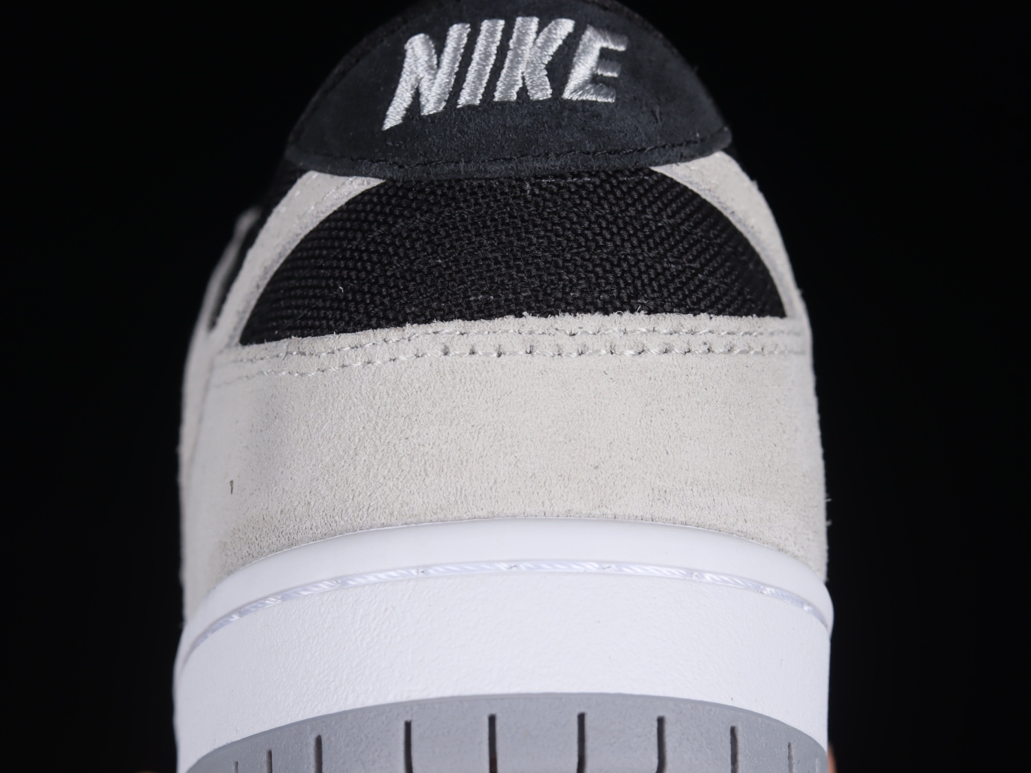 Nike SB Zoom Dunk Low Pro Black Wolf Grey White 854866-001