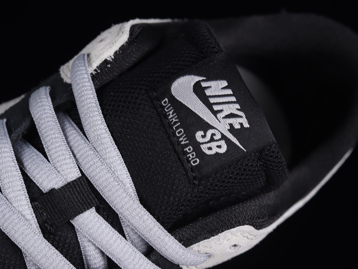 Nike SB Zoom Dunk Low Pro Black Wolf Grey White 854866-001