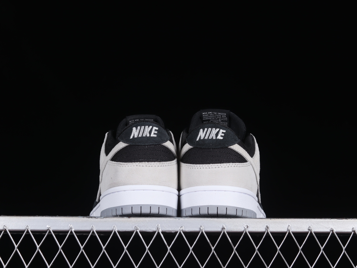 Nike SB Zoom Dunk Low Pro Black Wolf Grey White 854866-001