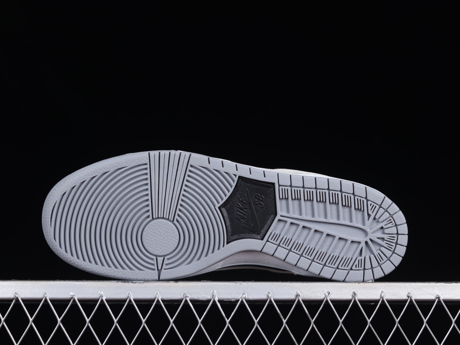 Nike SB Zoom Dunk Low Pro Black Wolf Grey White 854866-001