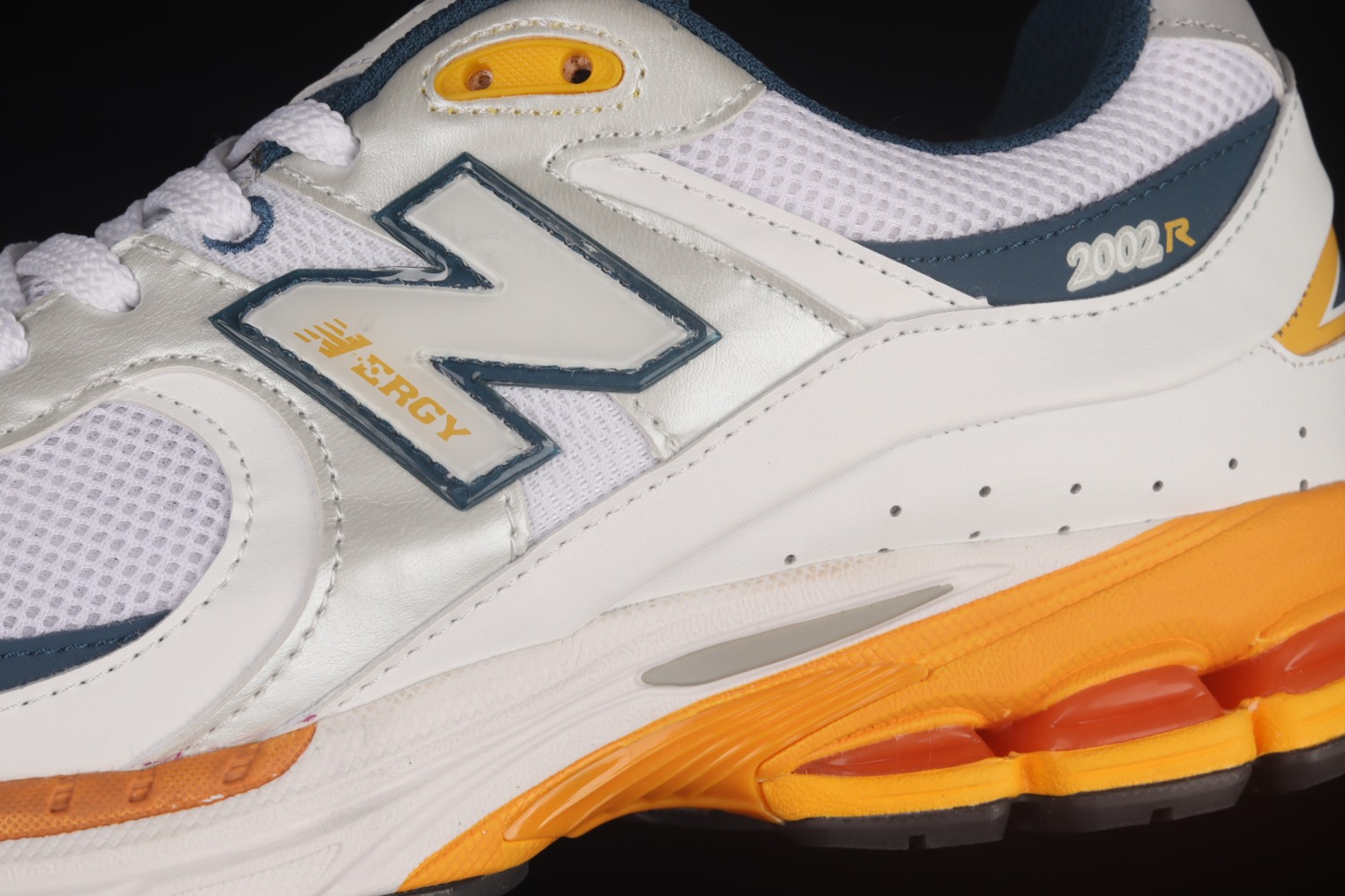 New Bal*nce 2002R White Lagoon M2002RLA