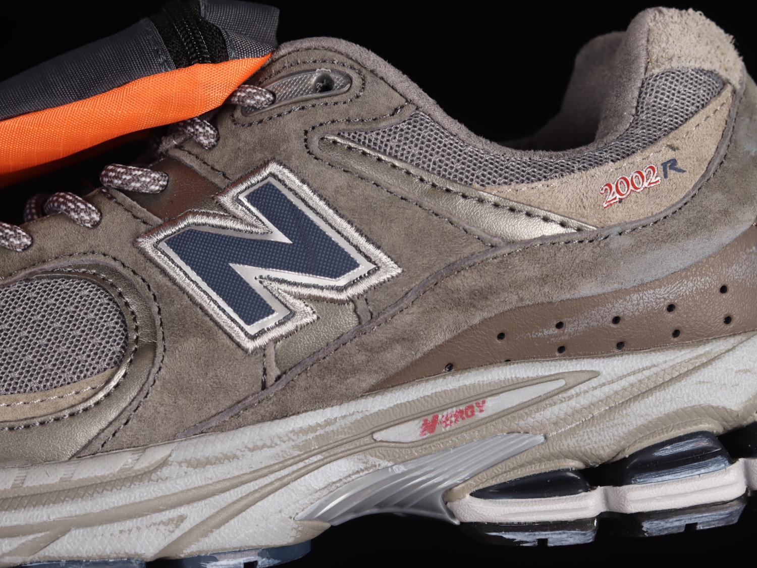 New Bal*nce 2002R Grey Brown Pouch M2002RVA
