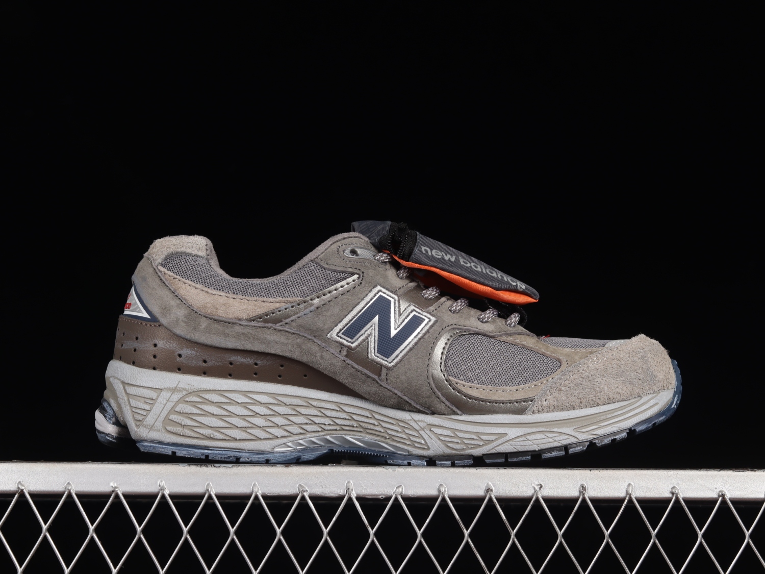New Bal*nce 2002R Grey Brown Pouch M2002RVA