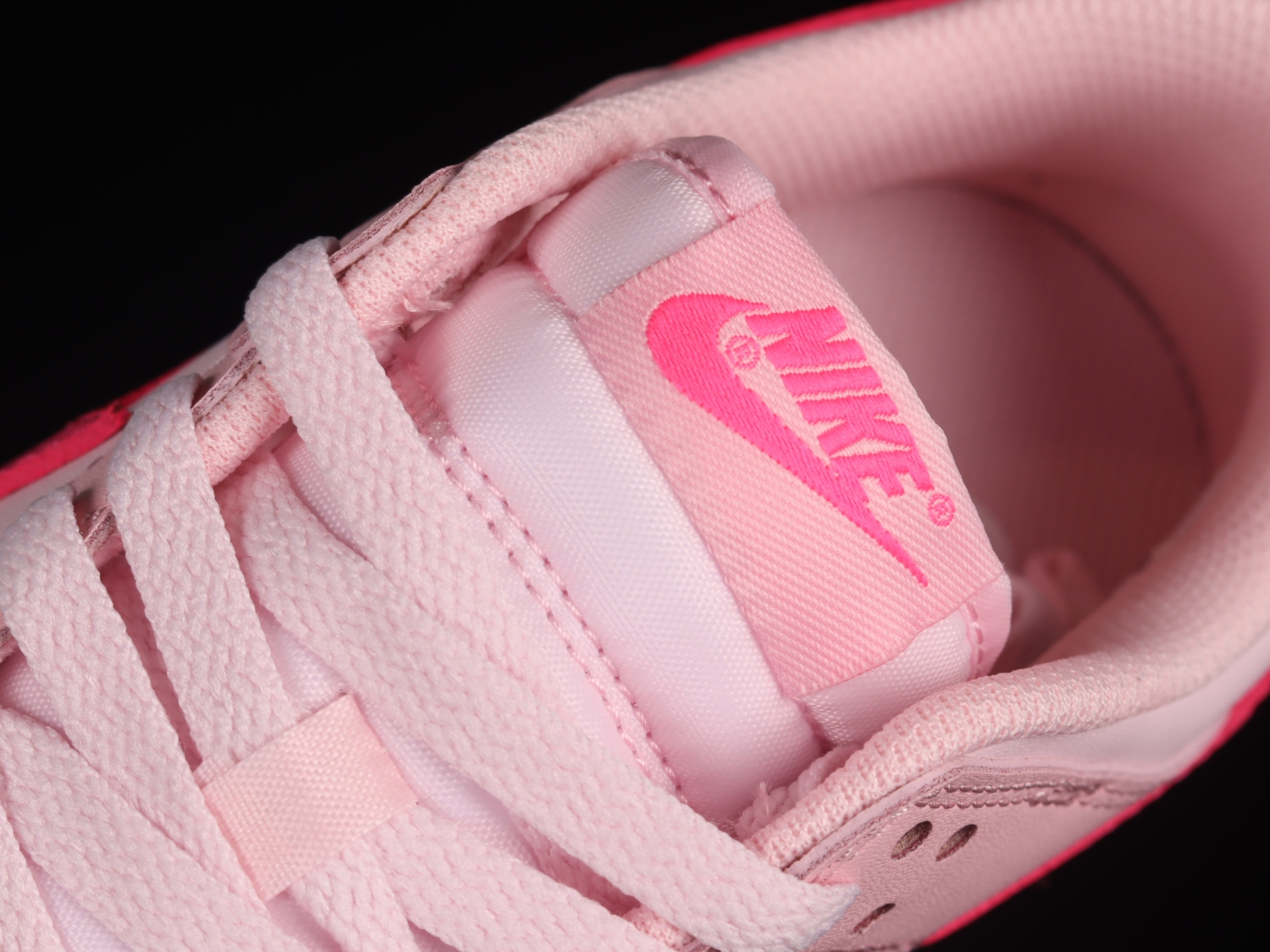 Nike Dunk Low Triple Pink (GS)  DH9765-600