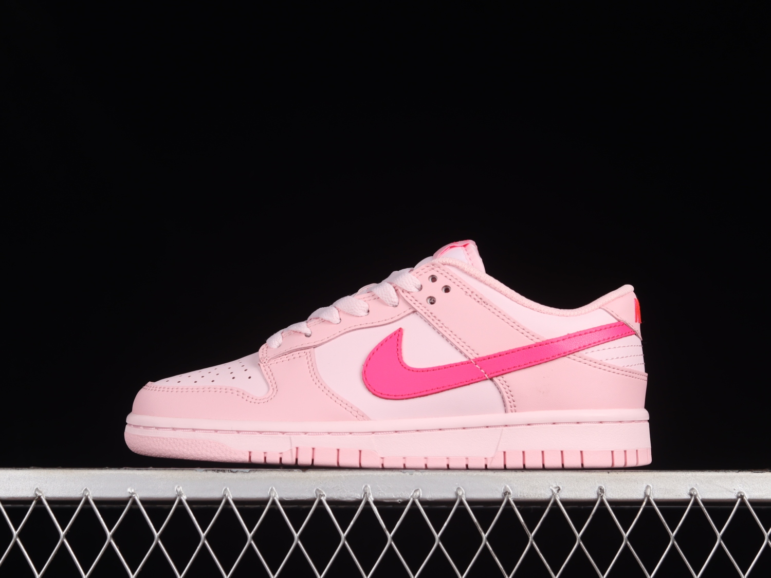 Nike Dunk Low Triple Pink (GS)  DH9765-600